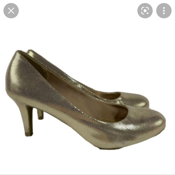 Comfort Plus by Predictions metallic gold rounded toe kitten heels sz 8